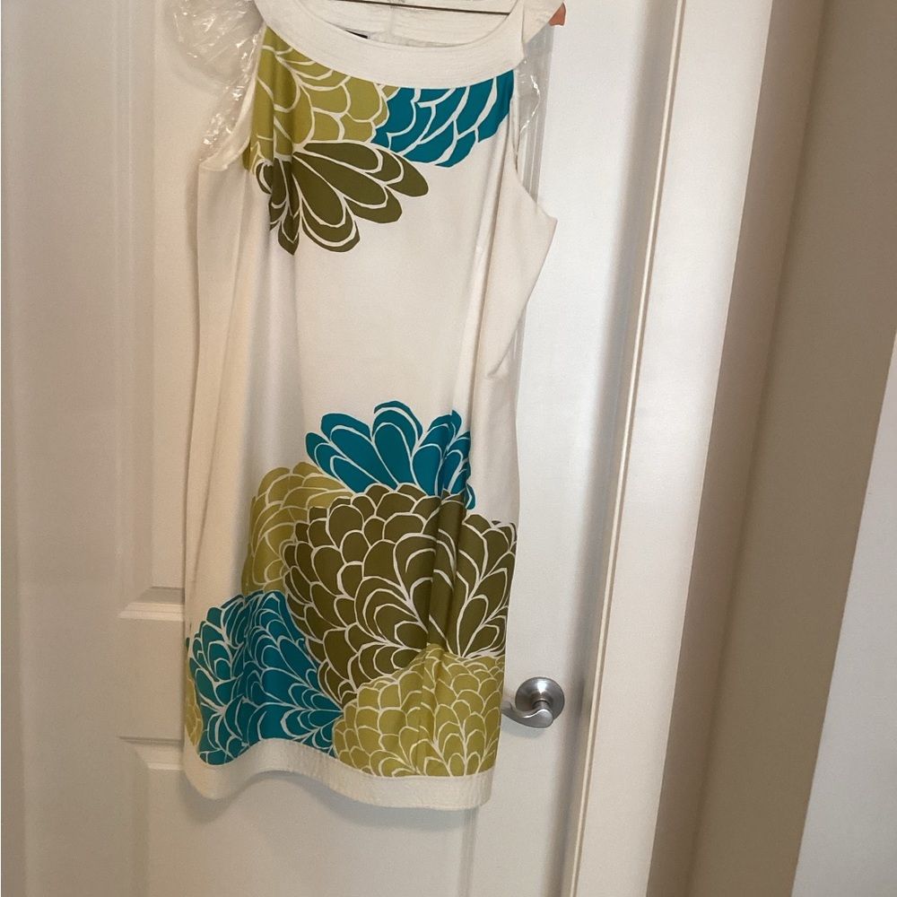 Floral Sleeveless Dress, Size says 16 but fits like a 14.